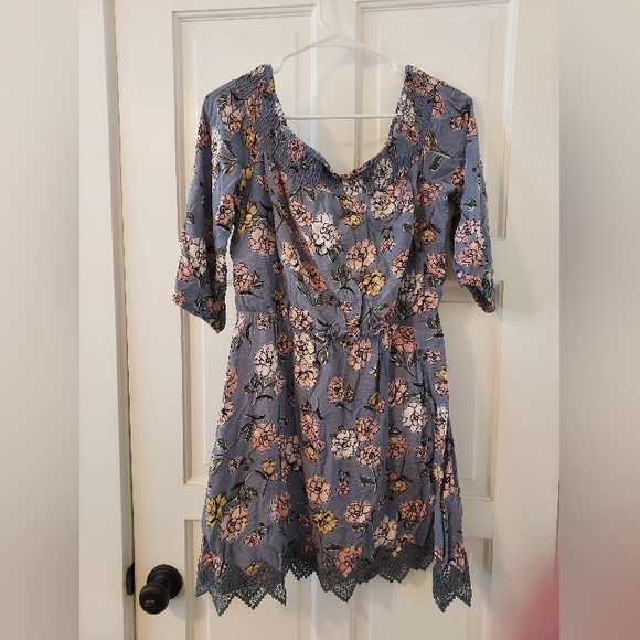 Three Pink Hearts Floral Off the Shoulder Dress with Crochet Trim size Large - Picture 3 of 7